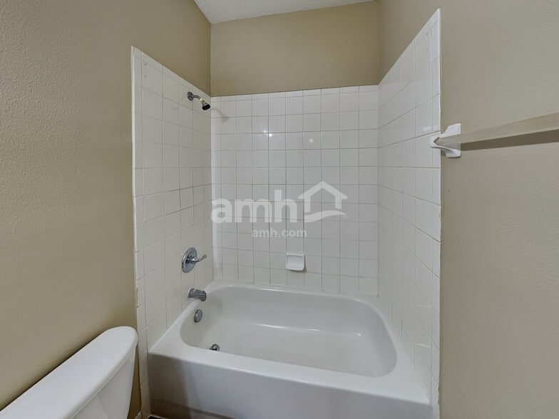 Building Photo - 526 Azalea Bloom Dr