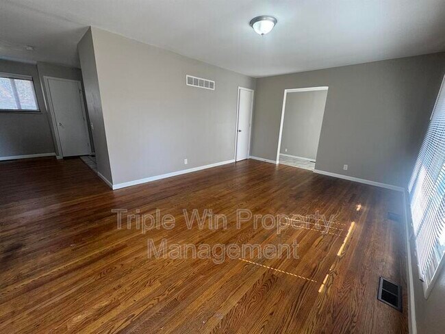 Building Photo - 775 Crabapple Ln