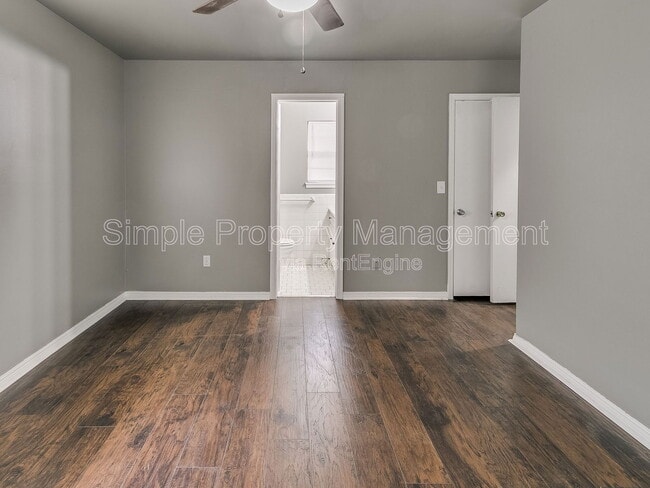 Building Photo - 136 Burton Pl