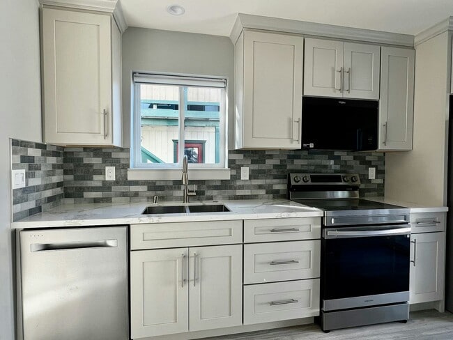 Building Photo - 620 Columbia St