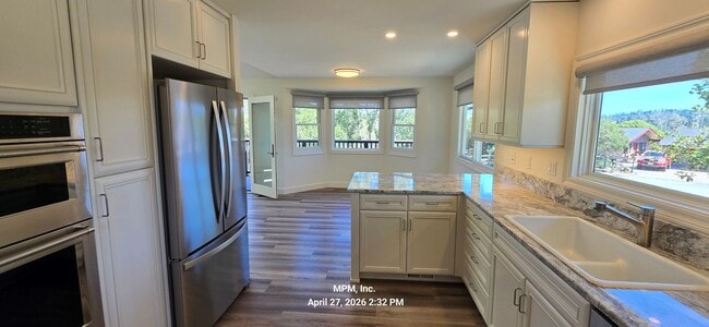 Building Photo - large custom home with peek a boo ocean views