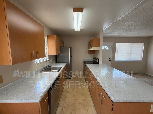 Building Photo - 2140 Palisade Ave