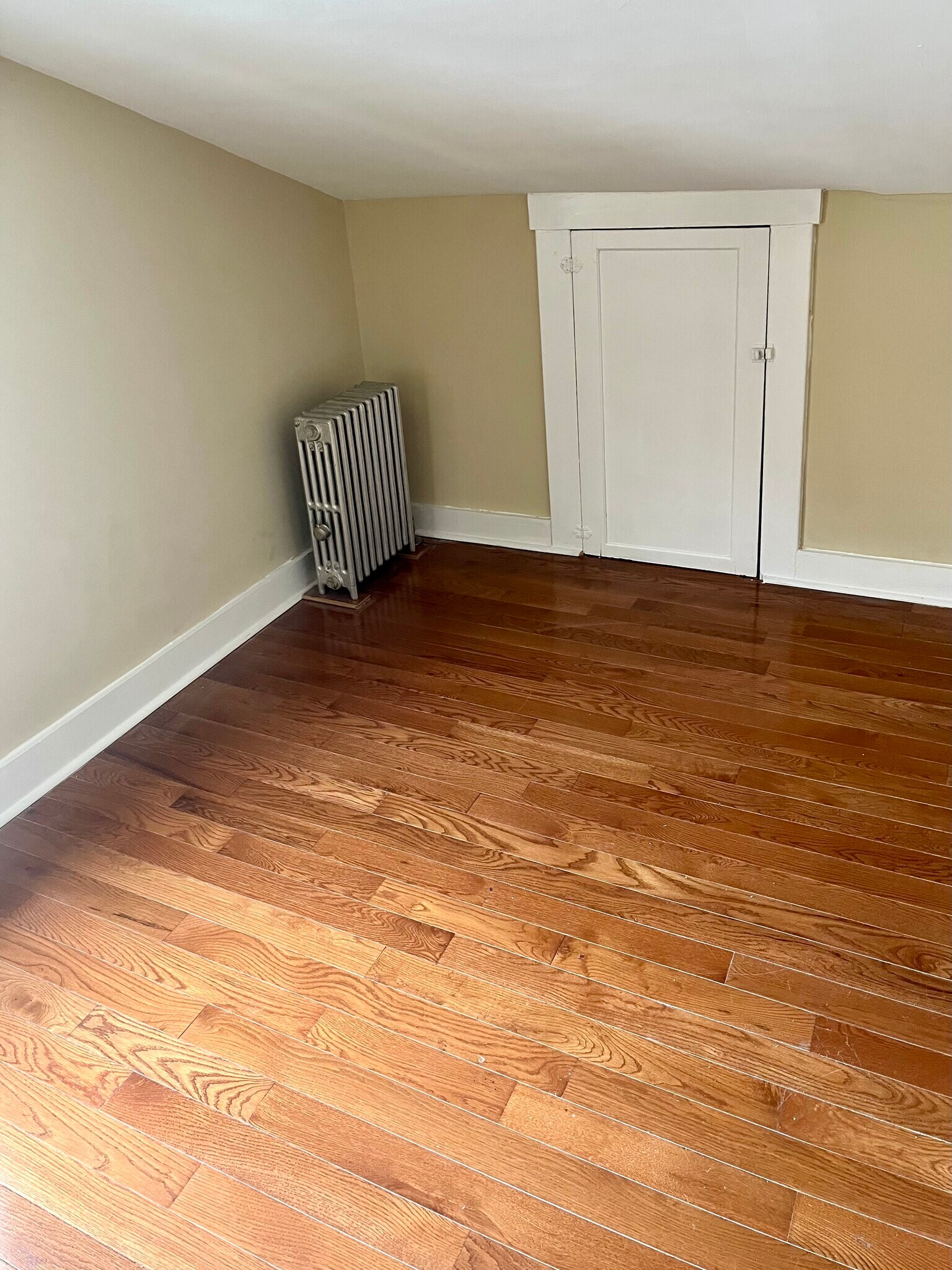 Building Photo - 223 E Mountain Rd