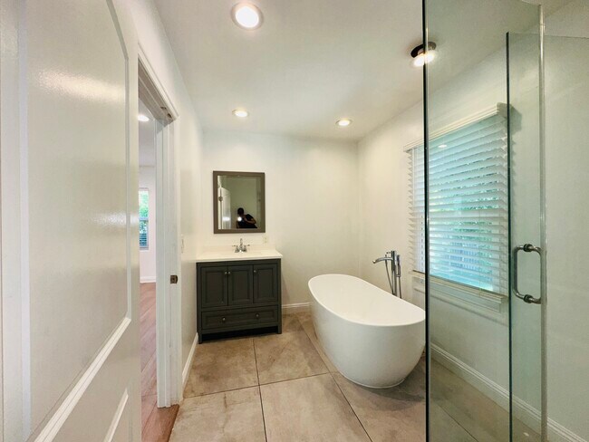 Building Photo - 5148 Otis Ave