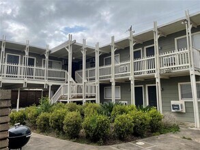 Building Photo - 2006 Sul Ross St