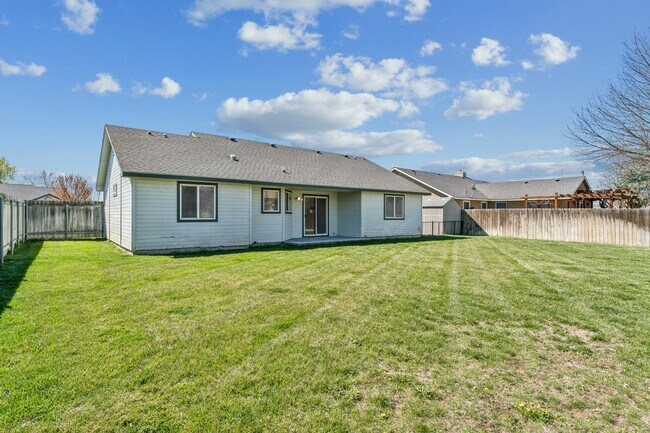 Building Photo - 8210 Waterside Ave