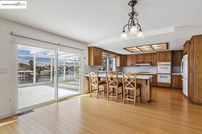 Building Photo - 5752 Drakes Dr