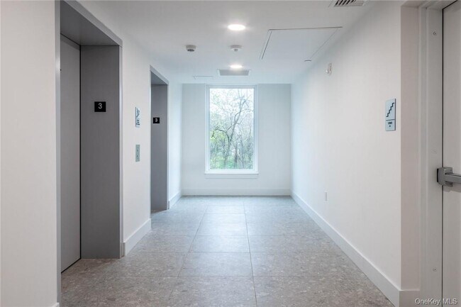 Building Photo - 15 Parkview Ave