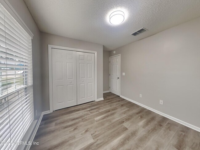 Building Photo - 8256 Creek Hollow Ct