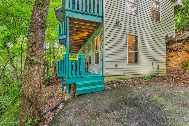 Building Photo - 1052 Twin Oaks Rd