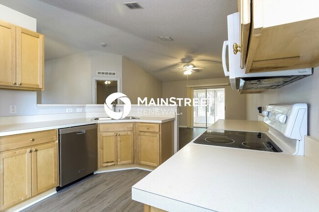 Building Photo - 3 Bedroom Pet-Friendly Home in St. Cloud, FL with Main Street Renewal