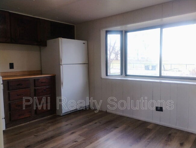 Building Photo - 300 Elberta Ave