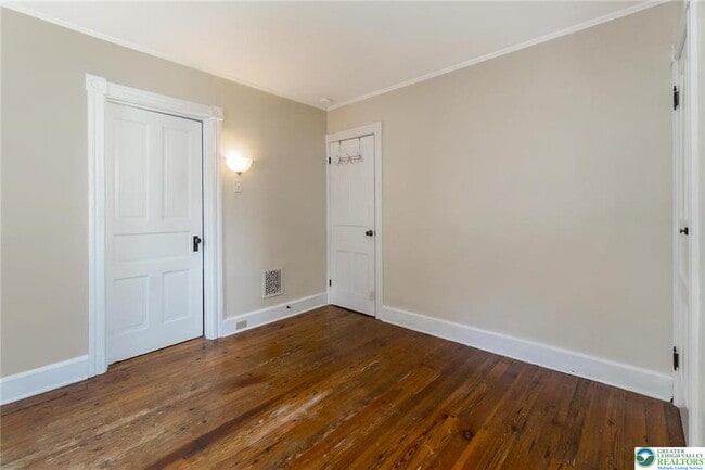 Building Photo - 423 McCartney St
