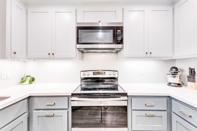 Building Photo - 2450 Wickersham Ln