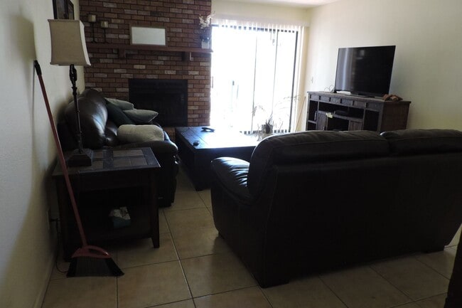 Building Photo - Fully Furnished Condo in Oak Creek Village