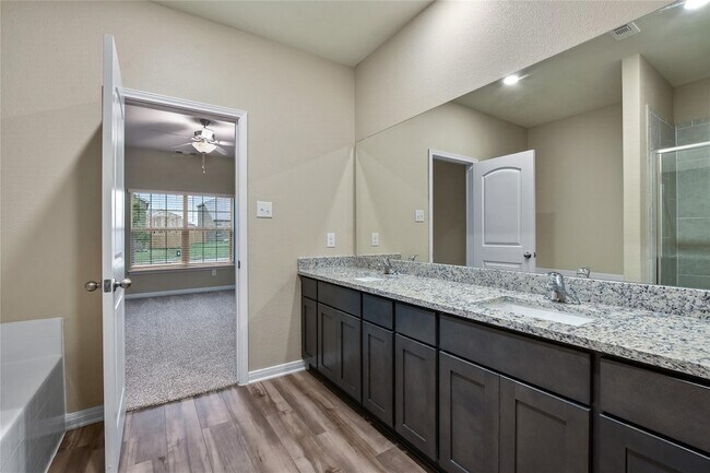 Building Photo - 290 Moonstone Way