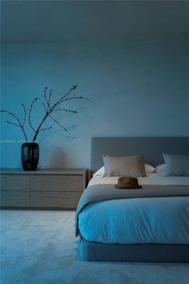 Building Photo - 5959 Collins Ave