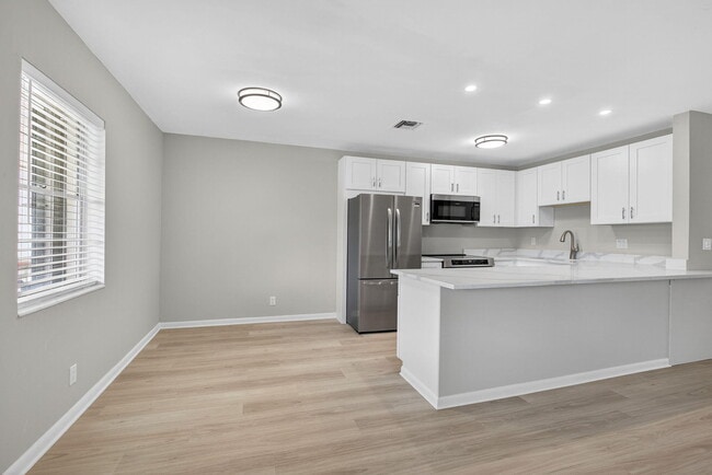 Building Photo - 42 Easthampton B