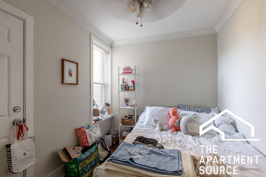 Building Photo - 839 W Cornelia Ave