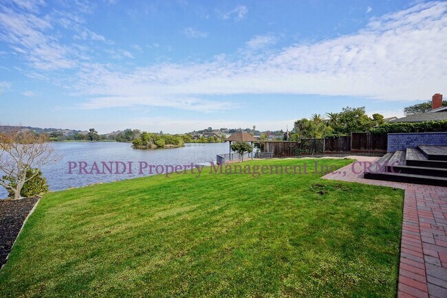 Building Photo - Sleek, Expansive, Designer Home with Priva...
