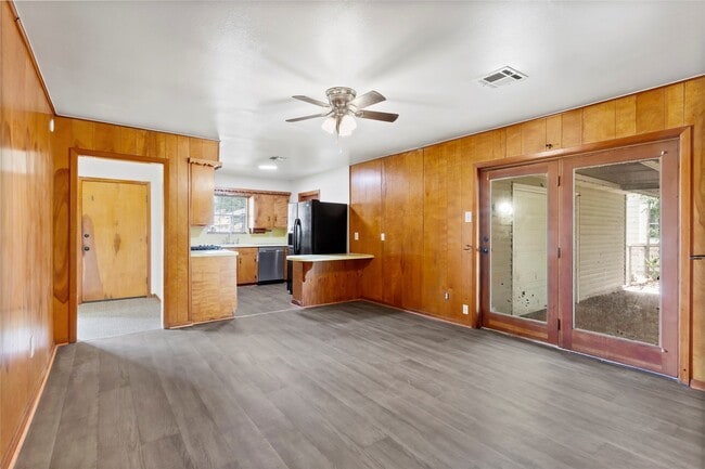 Building Photo - 317 Ellen Dr