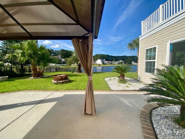 Building Photo - Three Bedroom Home with fenced-in Backyard oasis!