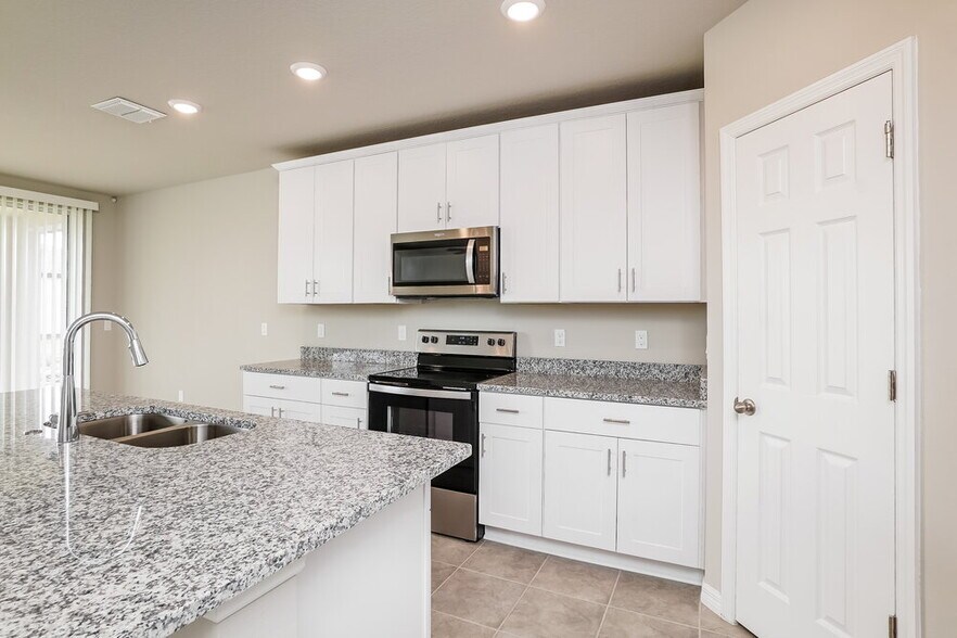 Building Photo - 5284 Sanders Oak Trl