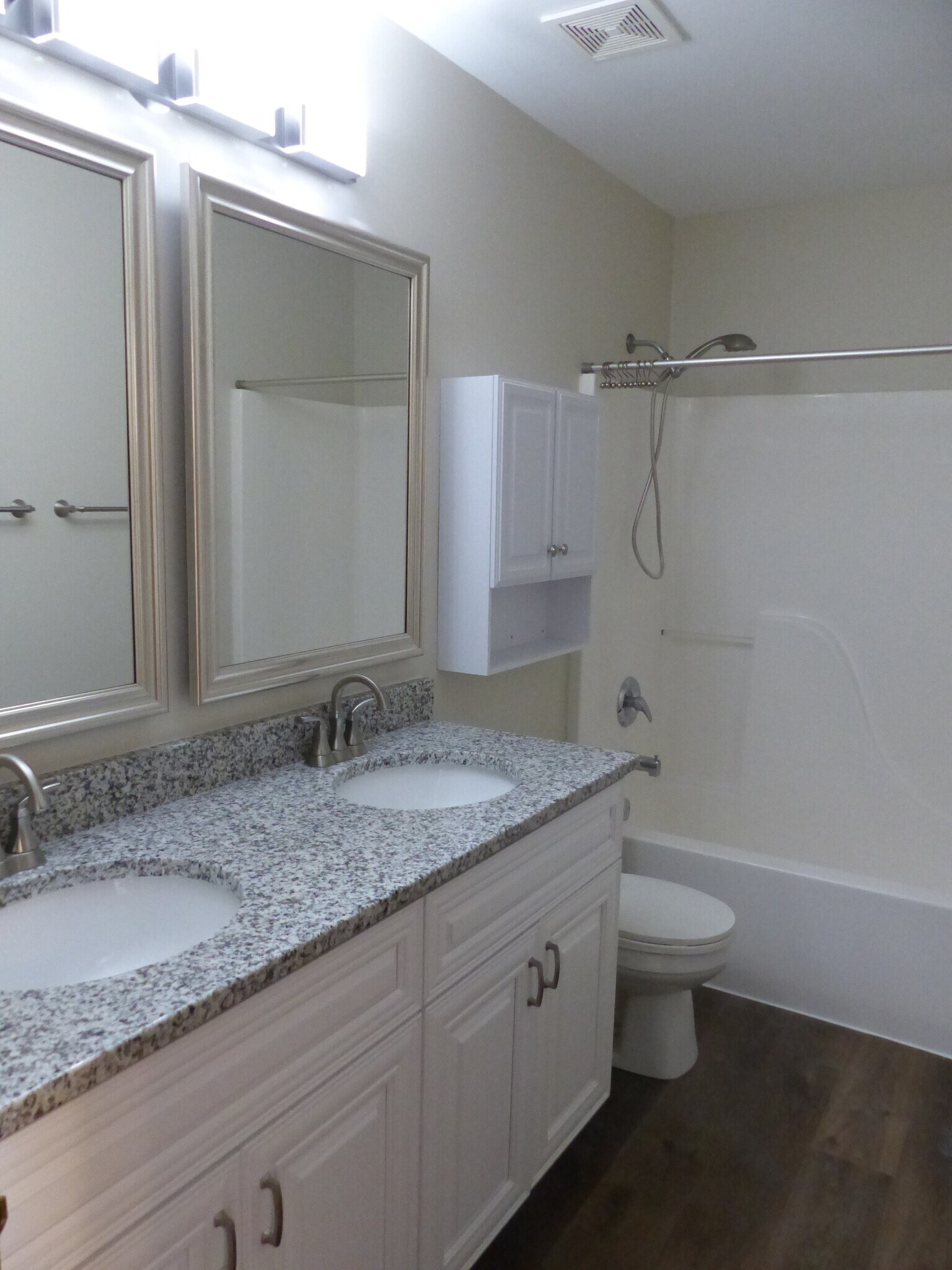 Family Bath, 2n floor - 2114 Wyndham Lakes Ct