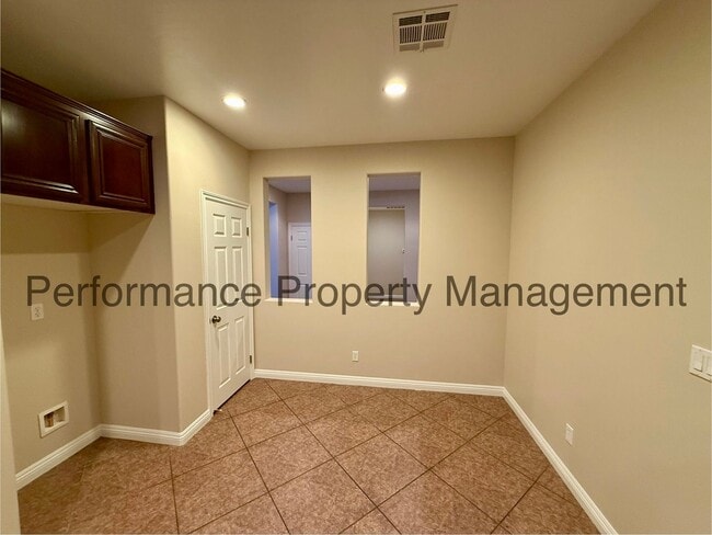 Building Photo - Stunning 3 Bed/2 Bath Gated Home w/ RBP & ...