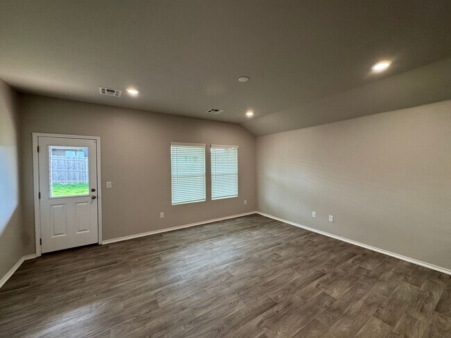 Building Photo - Beautiful 4 Bedroom 2.5 Bathroom Home in Piedmont Schools (Neighborhood Park/Splash Pad)