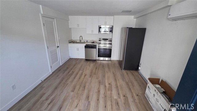 Building Photo - 988 El Camino Dr