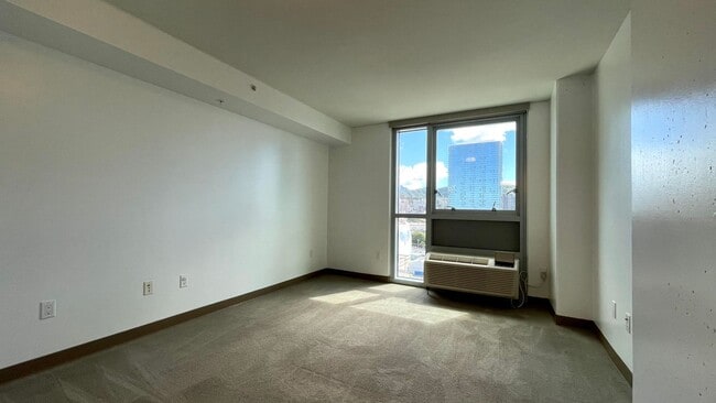 Building Photo - Unbeatable location in Kakaako/Ward Village areas -  2 Bed 2 Bath 1 Parking