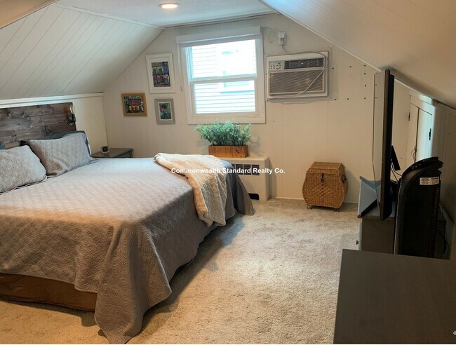 Building Photo - 53 Gale St