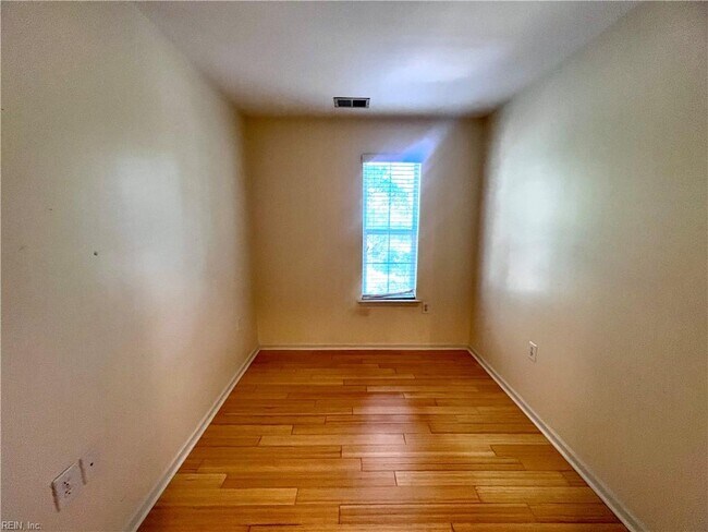 Building Photo - 4581 Duffy Dr