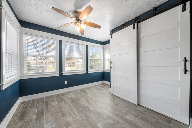 Building Photo - 9327 Golden Sunshine Dr