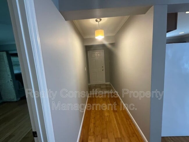 Building Photo - 811 Hertford St