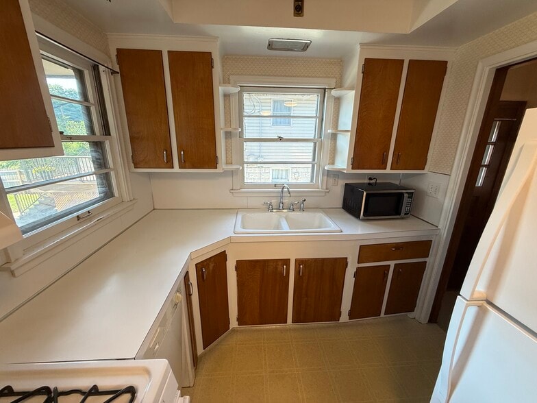 Building Photo - 2020 N 61st St
