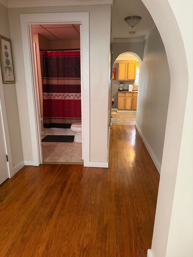 Building Photo - 602 N 6th St