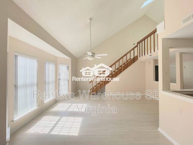 Building Photo - 411 Harbour Point