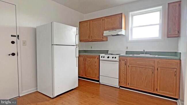 Building Photo - 7823 Denton Ave