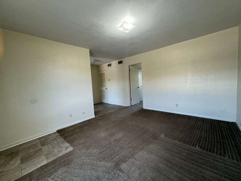 Building Photo - 224 Hold St