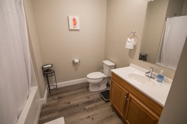 Building Photo - 140 Pearl St