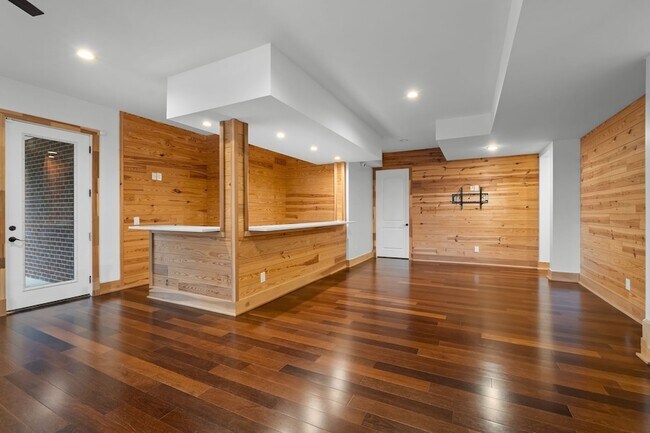 Building Photo - 444 Wild Elm St