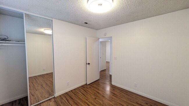 Building Photo - Move In Special!!!   Refreshed Single Level Home