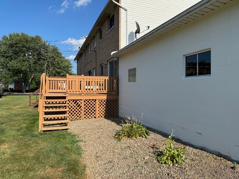 Building Photo - 318 Fox Run