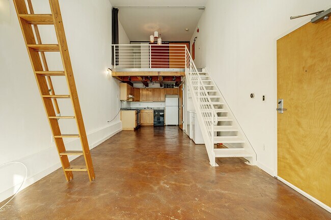 Building Photo - 755 Florida St