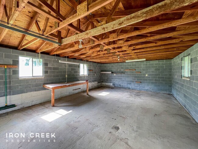 Building Photo - Spacious Three-Bedroom on a Beautiful Lot ...