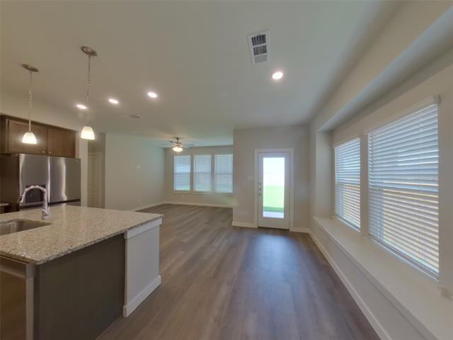 Building Photo - 2537 Finch Holw Dr