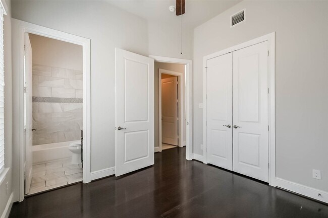 Building Photo - 4015 Lillian St