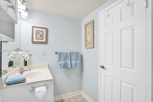 Building Photo - 2501 S Ocean Dr